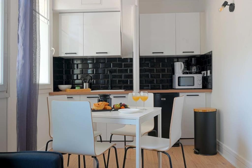 Charmant 2 Pieces A Issy- Les -Moulineaux ภายนอก รูปภาพ